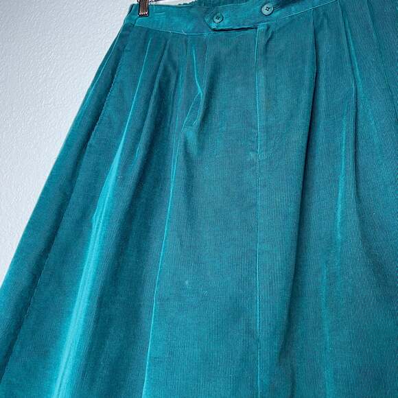 Vintage Townhouse Petites Soft Green Corduroy Two Piece Skirt Suit - Picture 6 of 8